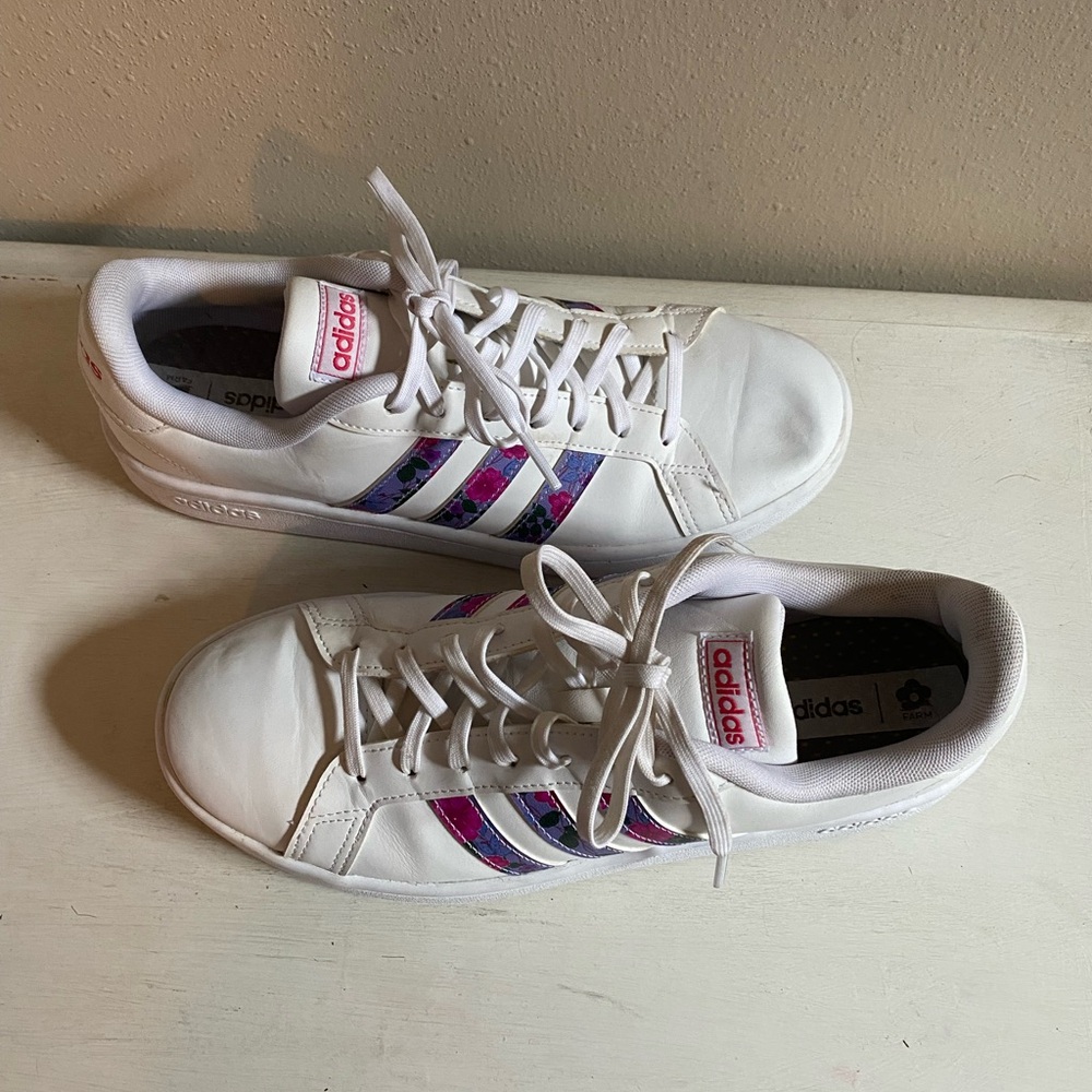 ADIDAS X Farm Rio Grand Court Leather Floral Art Shoes
EGO536 Women's Size 9.5 - Picture 2 of 12